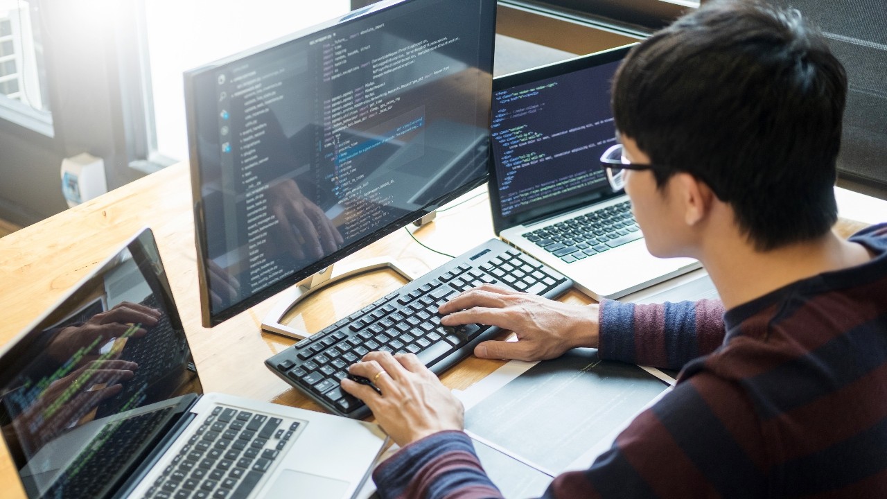 下载容器和代码用于项目开发