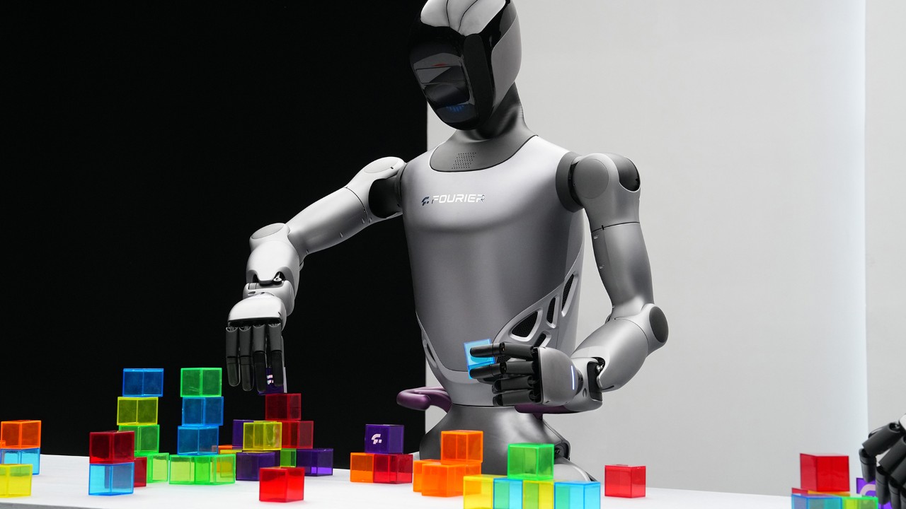 训练人形机器人扮演真实的角色