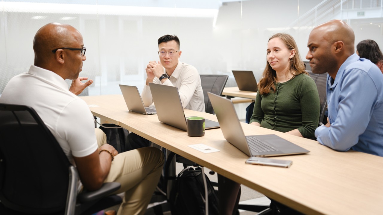 教育工作者日，当地时间 8 月 11 日 (星期一) 11:00 – 12:00